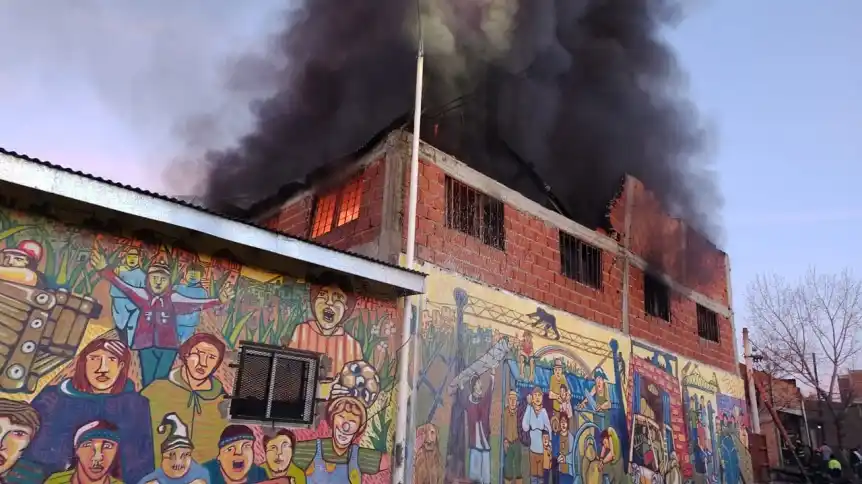 Se incendió una cooperativa de cartoneros en Quilmes y Mayra Mendoza asistió a los trabajadores