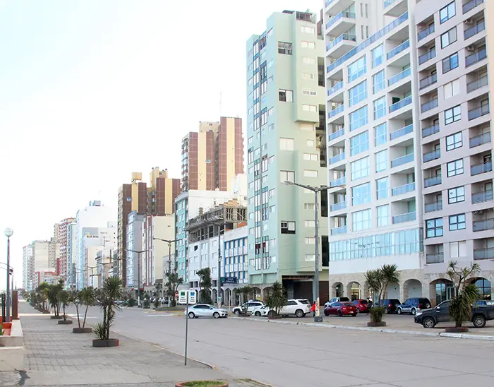 Archivo Ecos Diarios - Los edificios de Necochea… y un sorprendente zoológico en el centro de la ciudad