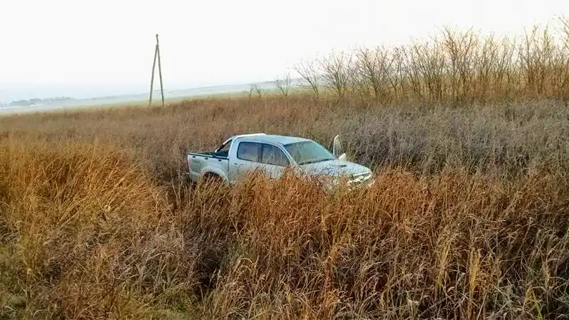 Conductor se descompensó al volante y murió: La camioneta despistó de la ruta