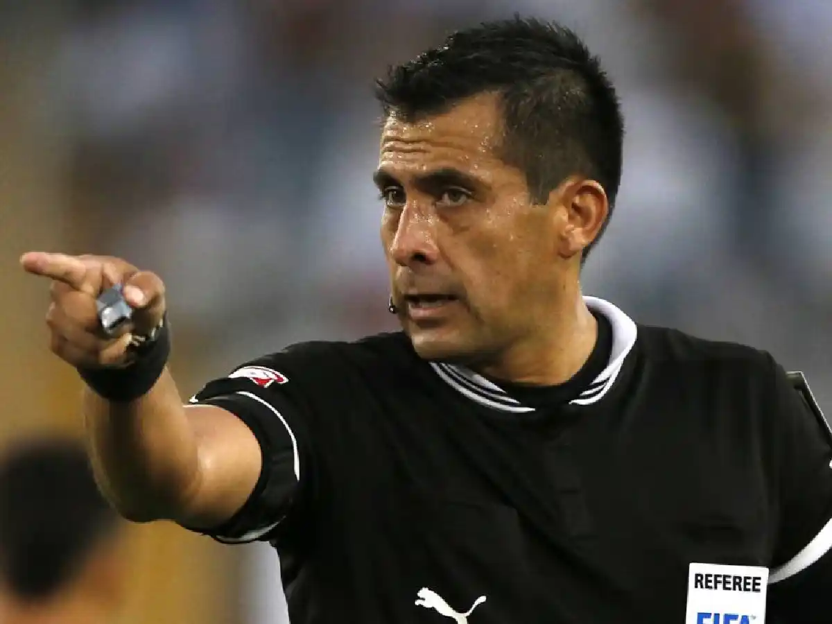 El chileno Bascuñán dirigirá Argentina ante Qatar 