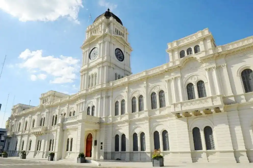 Establecieron los días de asueto y de receso para la administración pública provincial