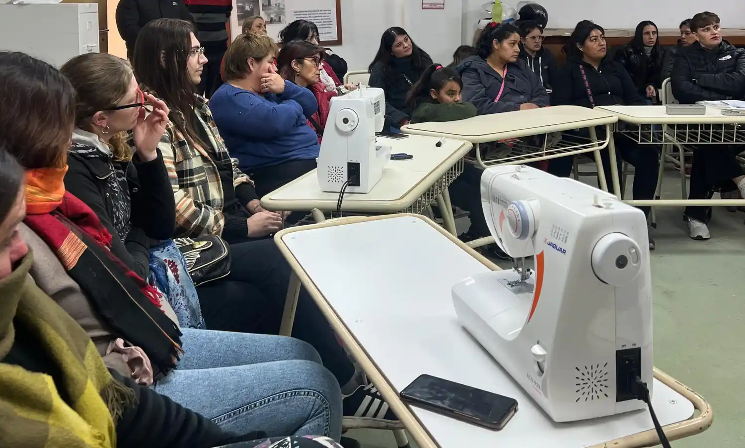 Comenzó el Taller de iniciación en Costura y Tapiceria en el Espacio Crear