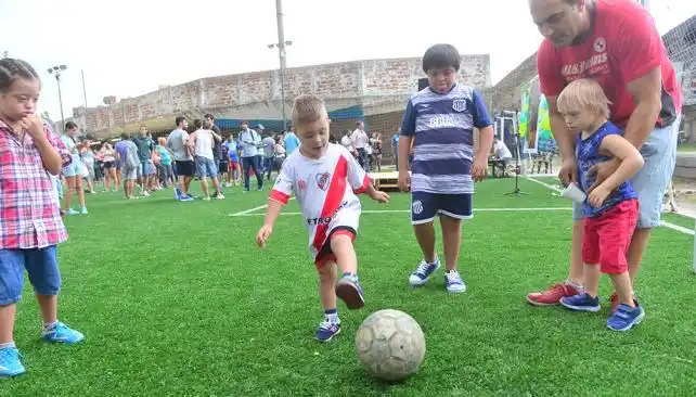 Conforman escuela de fútbol para jóvenes con Síndrome de Down