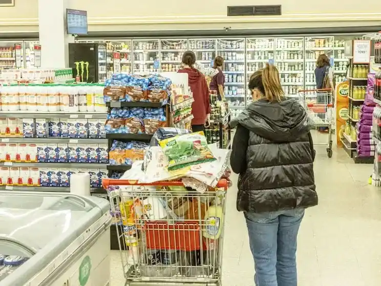 Una familia tipo necesita $1.498.741 por mes para no ser pobre