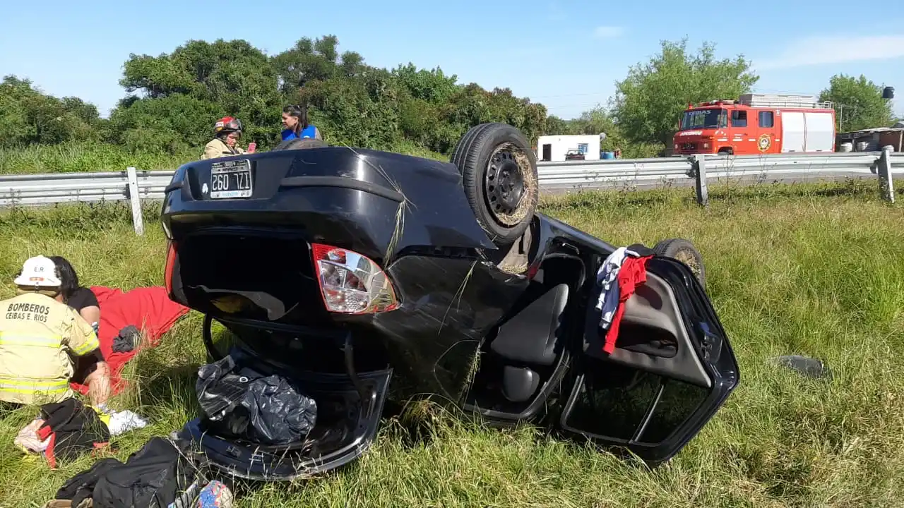 Vuelco en la Autovía 12: cinco personas resultaron ilesas tras un siniestro cerca de Ceibas