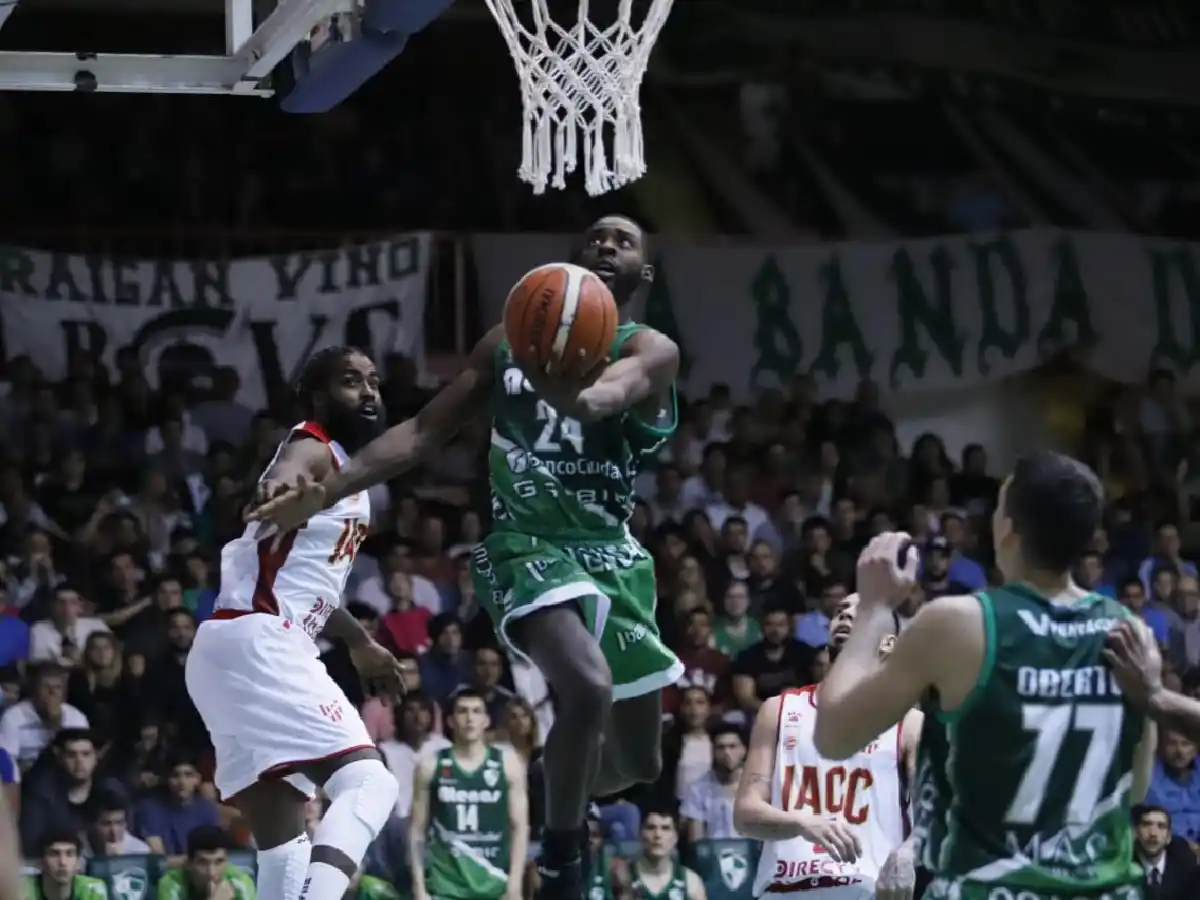 Súper 20: Atenas ganó el clásico