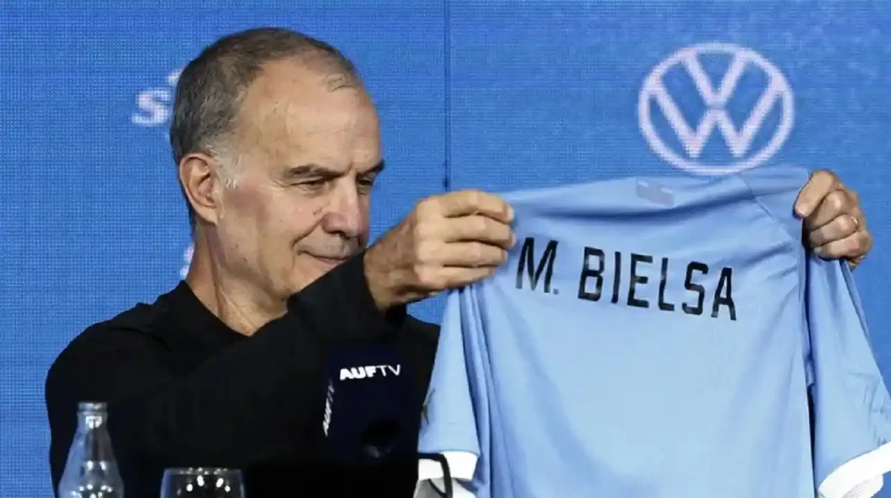 Uruguay en crisis: Marcelo Bielsa desafectó a varios jugadores y crece la tensión en el plantel