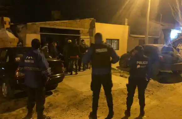 Desarticulan un asado en Los Troncos y una fiesta clandestina en barrio Malvinas Argentinas