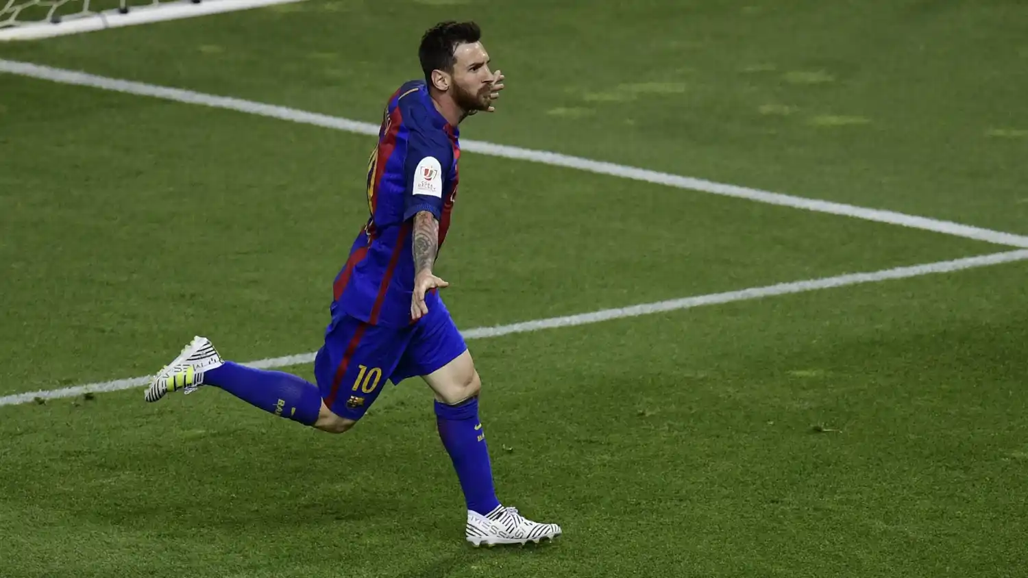 Las zapatillas con las que Messi logró récord de goles serán subastas con fines benéficos