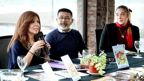 Nancy Almassio presentó su libro y el taller de poesía del Hospital Taraborelli cumplió 21 años