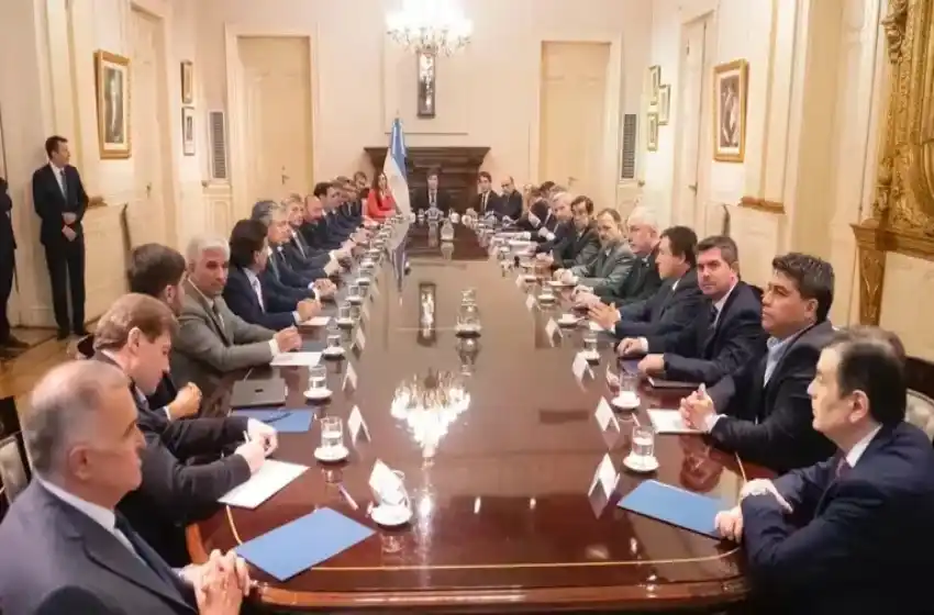El Gobierno elevó la tensión con los gobernadores y eliminó un fondo que subsidiaba los boletos de colectivo