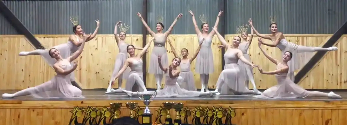 El exitoso desempeño de “Déboules Ballet”, a cargo de la Prof. Ana Paula Besel, en “Mega Danza Galarza”