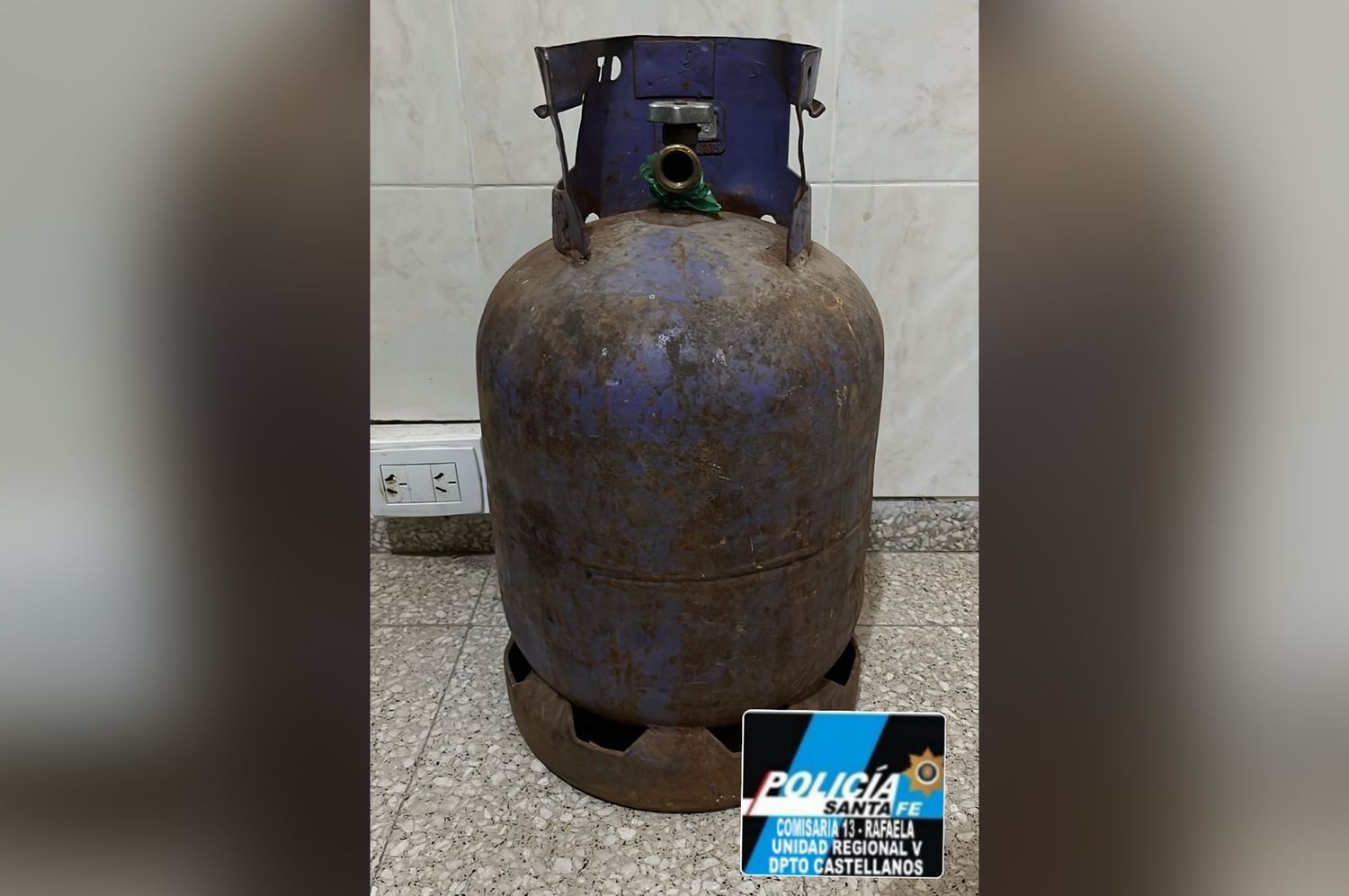 Compró una garrafa en un kiosco y se llevó el envase lleno, pero también el vacío…