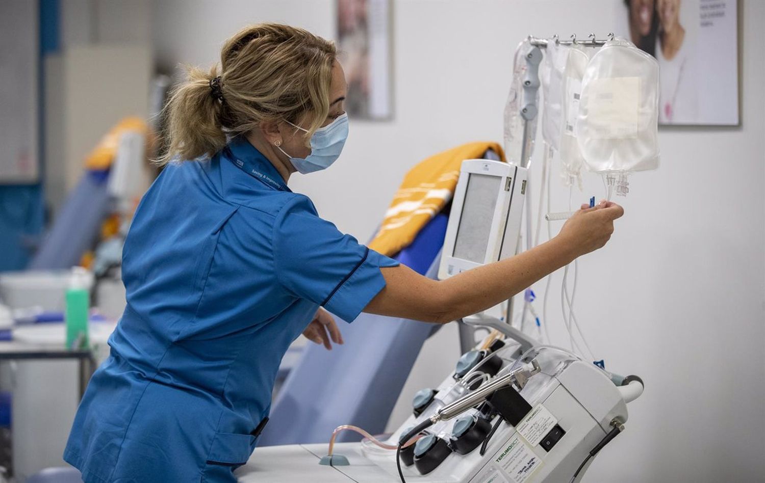 Aplican el plasma de convalecientes en pacientes con factores de riesgo