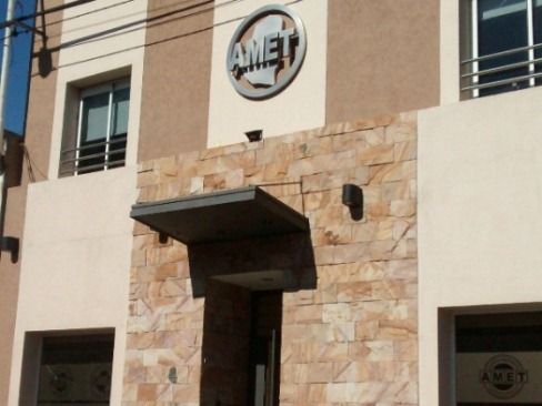 AMET tildó de inconstitucional al DNU que baja las indemnizaciones