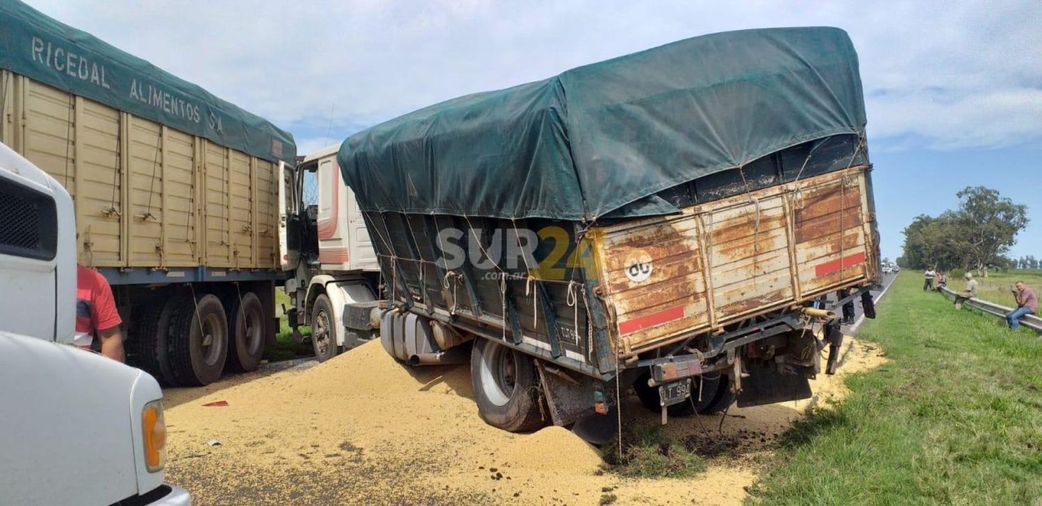 Ruta 33: múltiple colisión entre tres camiones y dos autos