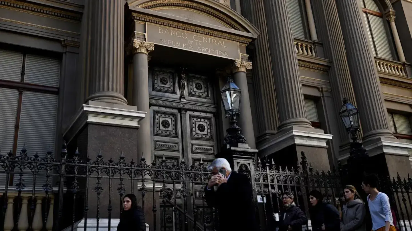 El Gobierno canjeó bonos al Banco Central para facilitar el pago de deuda