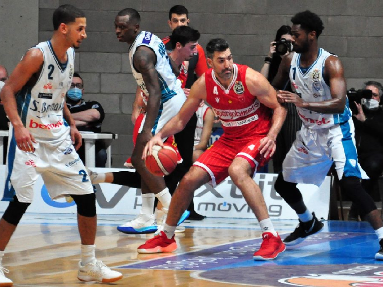 Varese, con Scola, volvió a la senda del triunfo en Italia