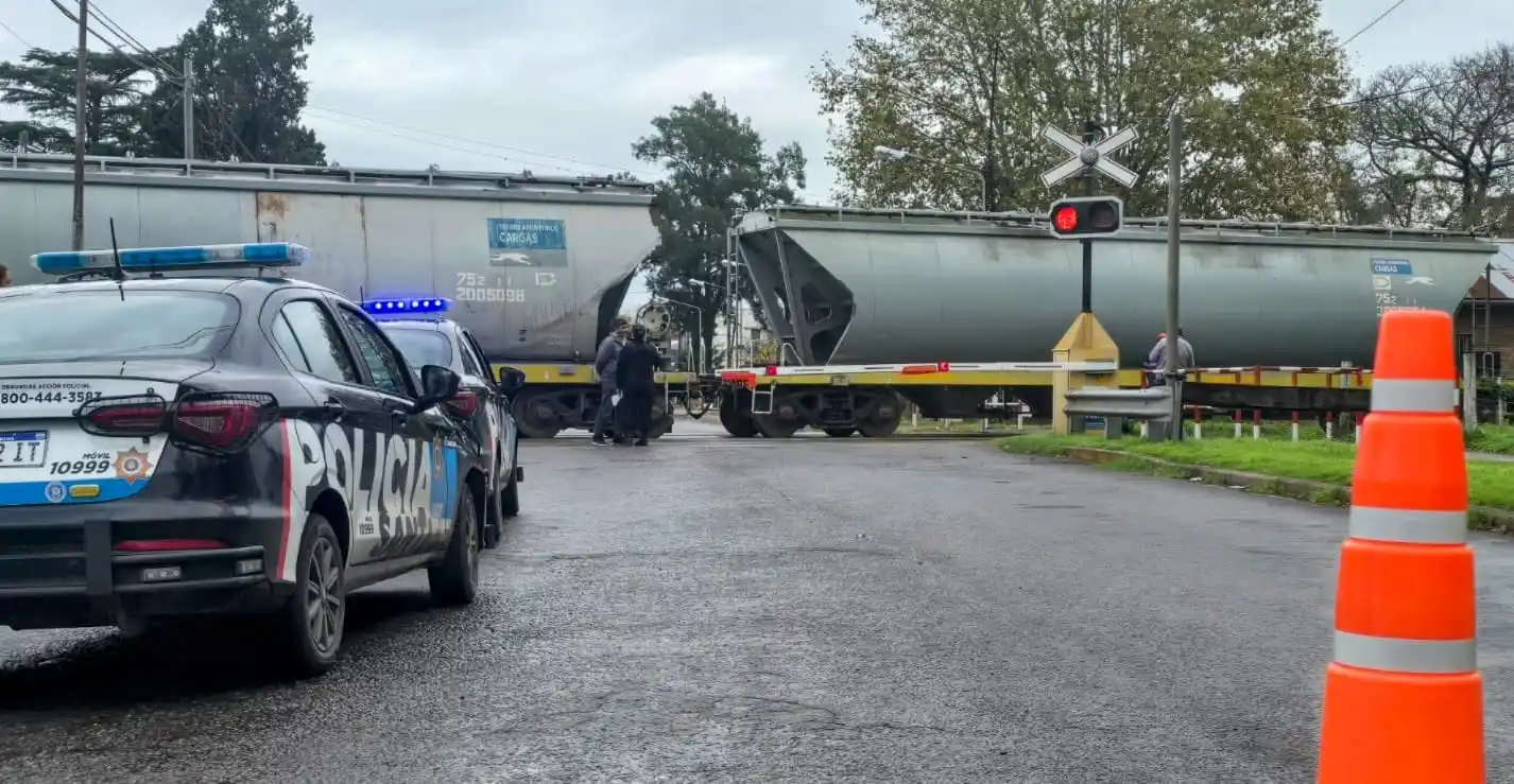 Salió a correr con los auriculares, no escuchó el tren y terminó atropellada