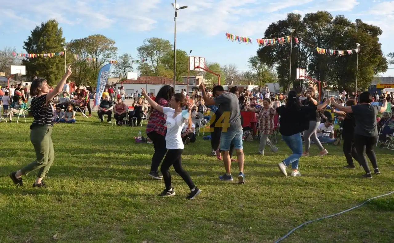 Villa Cañás disfrutó de la 2da edición del “Ciclo de arte itinerante”