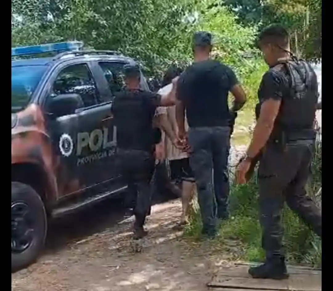 Allanamientos y detenciones por una causa de robo agravado