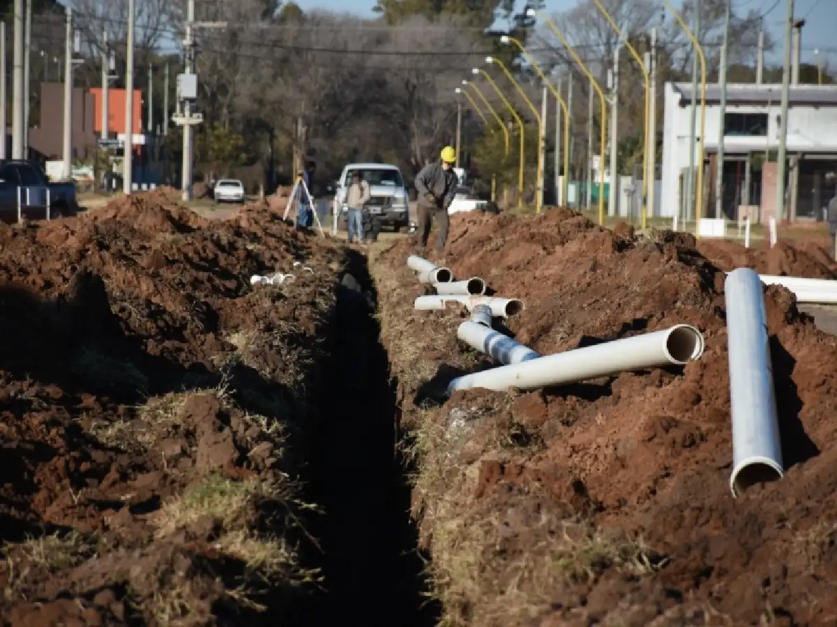 Continúa la ejecución de la obra de saneamiento cloacal