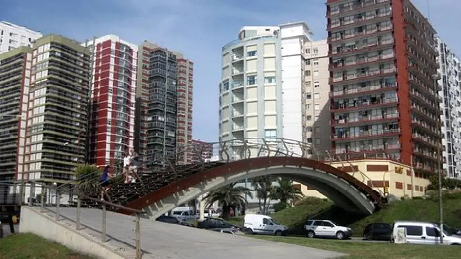 Cayó cinco metros desde un puente: contaba con signos de ebriedad