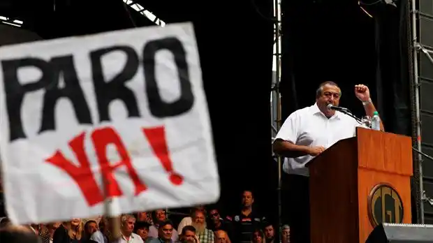 Macri enfrenta el primer paro general en su contra