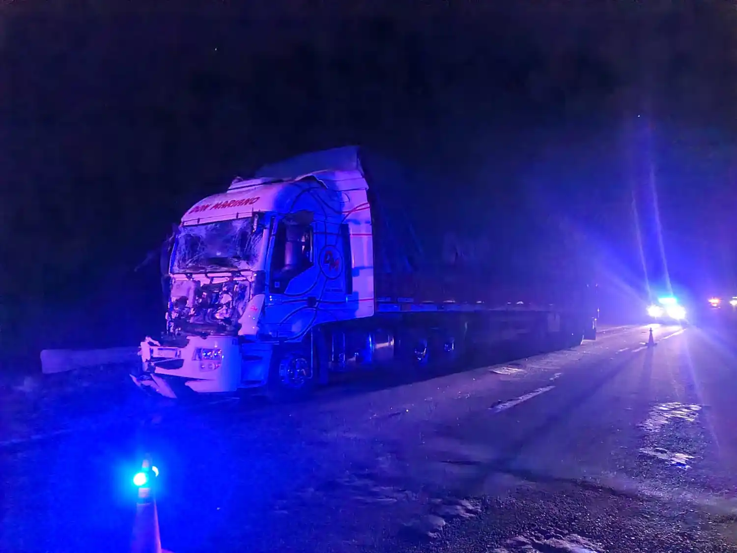 Chocaron dos camiones en la ruta 14: ambos conductores fueron trasladados al Centenario