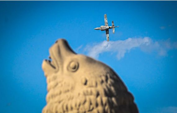 Los Pampa de la VI Brigada Aérea de Tandil se lucieron en el aniversario de Mar del Plata