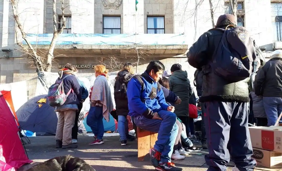 Mar del Plata: Acampan frente al municipio en reclamo de planes, terrenos y viviendas