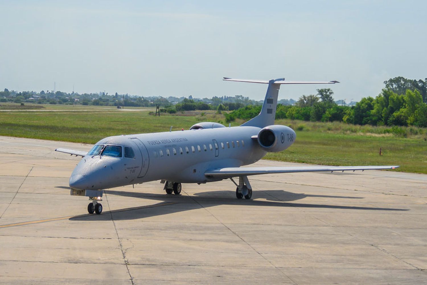 LADE comienza a usar los Embraer ERJ 140 en vuelos comerciales ¿adiós al Fokker F-28 en América?