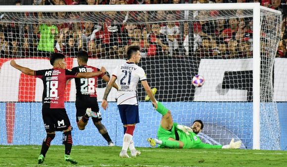 Newell’s fue paciente, lo buscó y se le dio: con gol de Recalde, le ganó 1-0 a San Lorenzo