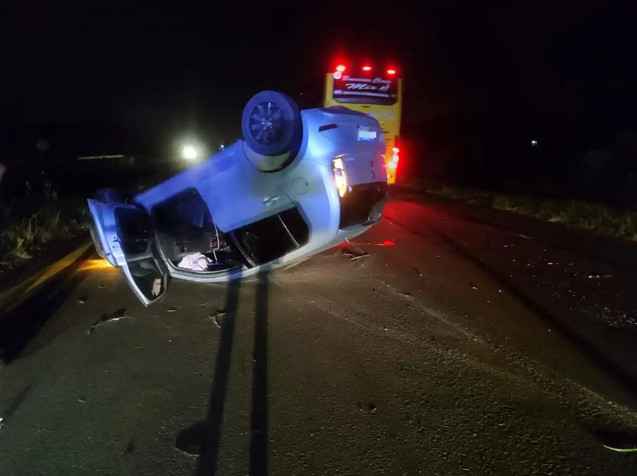 Siniestro vial: vuelco de un vehículo en la Autovía Artigas