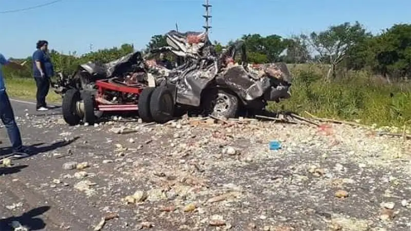 Tragedia en las rutas: Padre e hijo murieron al chocar con un acoplado 