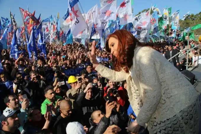 Acto de Cristina en Ensenada: "Si nos dividen estamos perdidos"