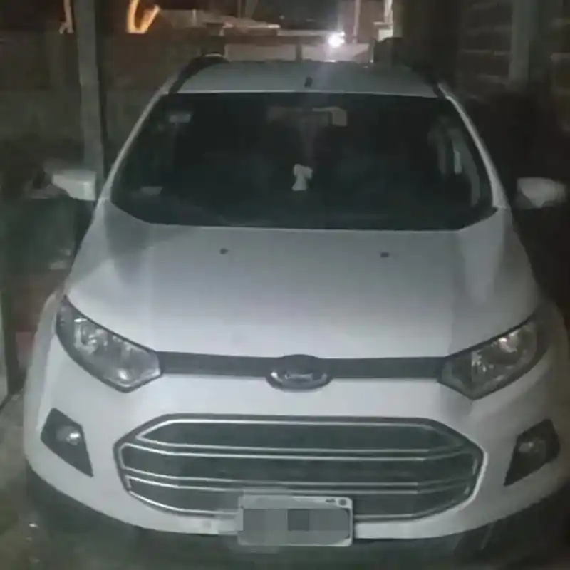 Ese es el auto que atropelló al joven en silla de ruedas