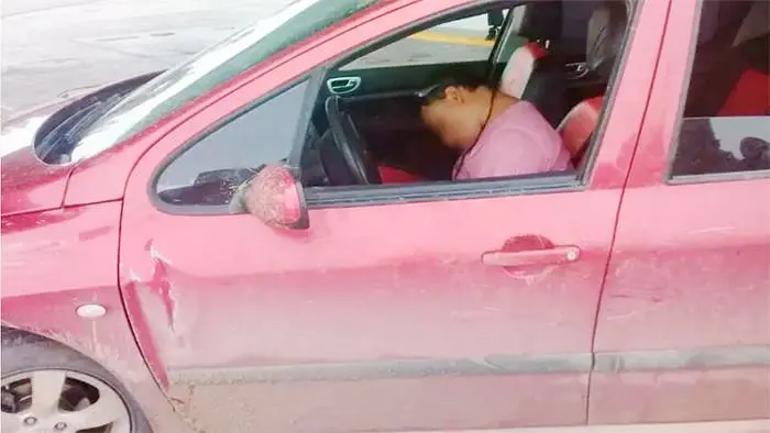 Estaba alcoholizado y dormido en el auto con   sus pequeños hijos: Fue detenido