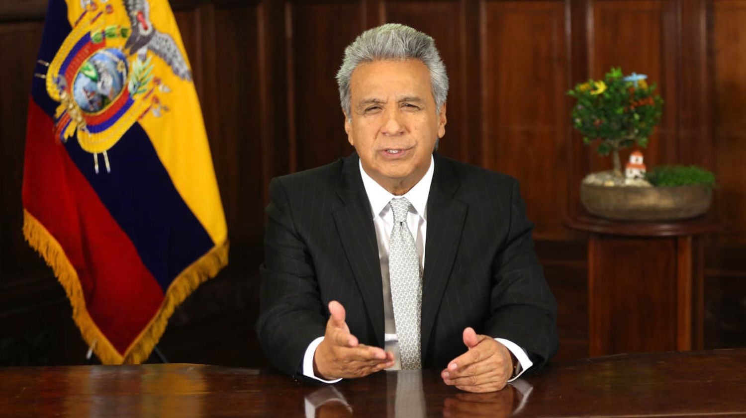 Avión donde viajaba Lenín Moreno sufrió un desperfecto y aterrizó de emergencia en EE.UU.