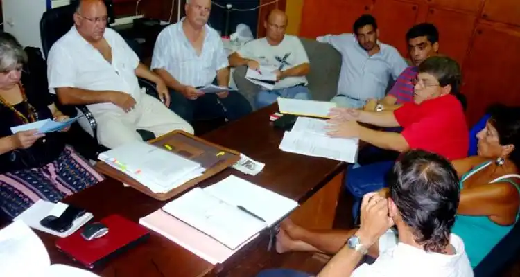 Consejeros escolares expusieron a concejales la problemática del Fondo Educativo