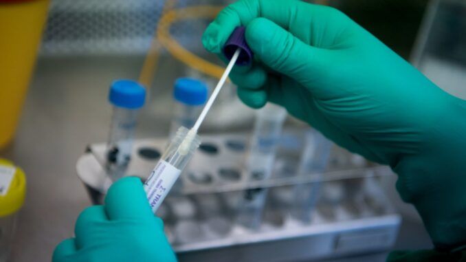 COVID-19: Tres fallecidos y 1.455 nuevos contagios