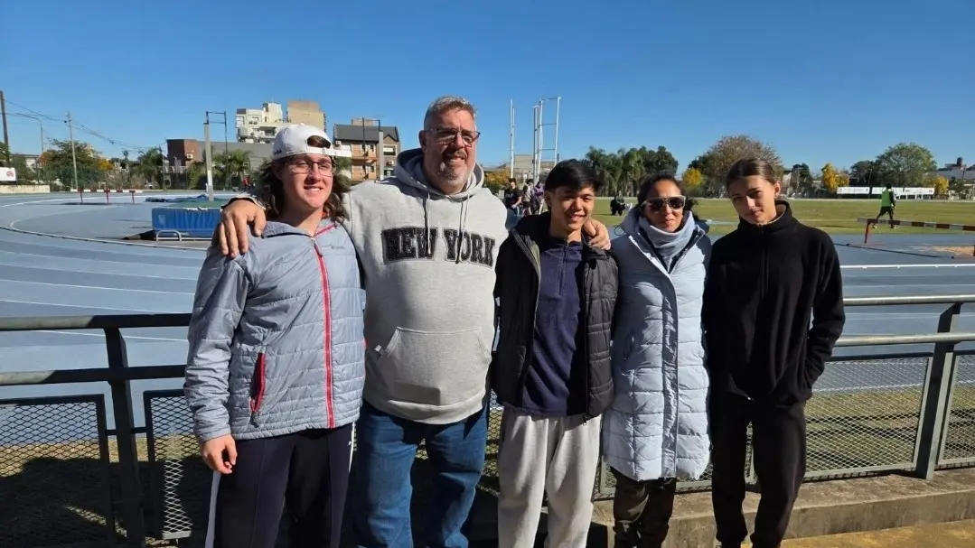 Tres alumnos de la Escuela Municipal de Atletismo brillaron en el Nacional U20