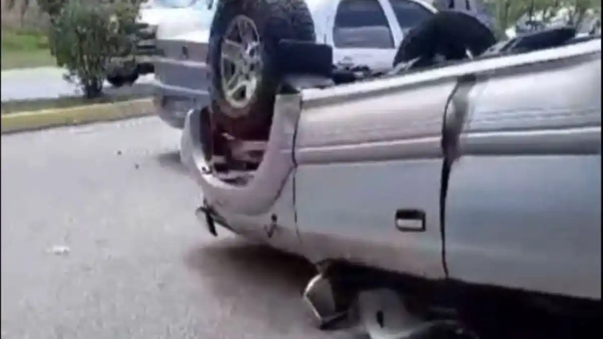 OTRO ACCIDENTE EN LA RIBEREÑA: reportan una víctima fatal y tres niños heridos (Video)