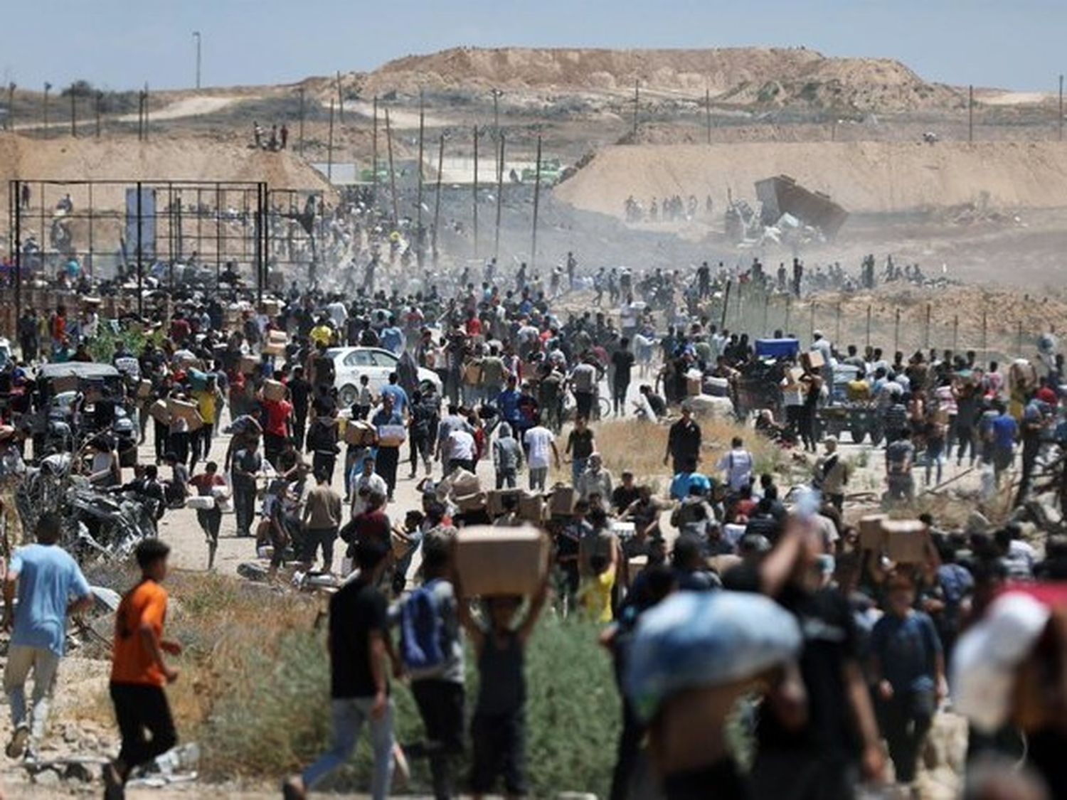 Estampida cerca de un centro de distribución de ayuda en Gaza causa 20 muertos