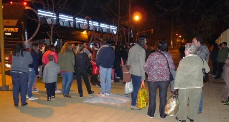 Partieron a Villa Carlos Paz los jubilados que viajan gratis con el IPS