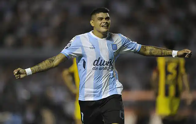Racing busca el pase a octavos frente a Guaraní en Paraguay