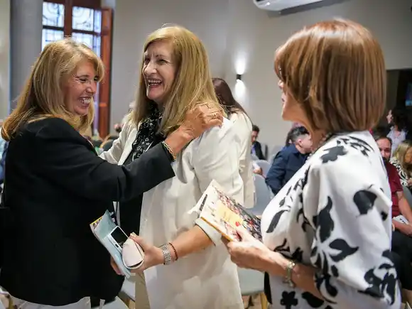 Cristina Cremer destacó la lucha por los derechos de las mujeres en la presentación del libro "Mujeres en marcha"