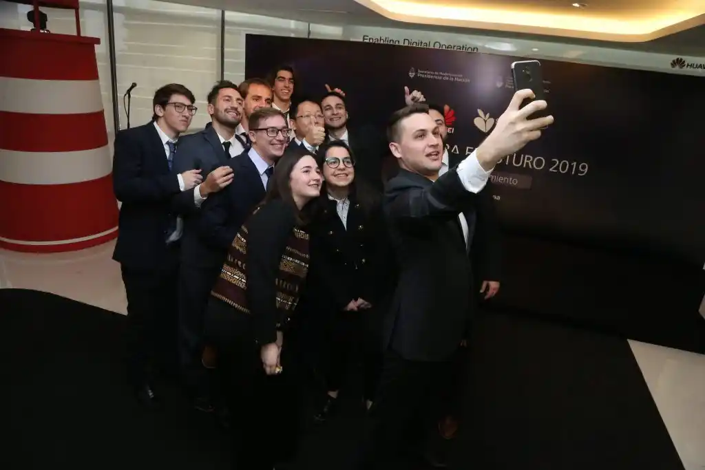 Viajó a China un estudiante de la Unicen que fue becado por Huawei 