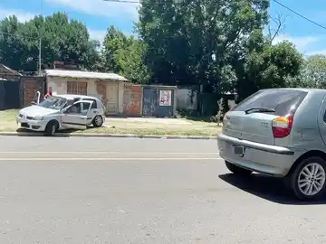 Colisión entre dos vehículos en San Lorenzo y Lamadrid dejó un lesionado