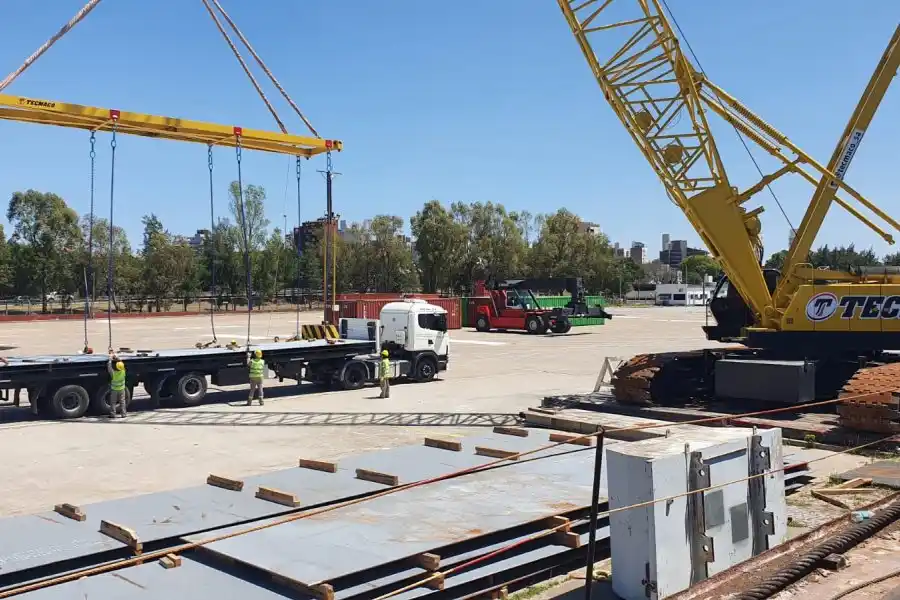 El Puerto de Santa Fe moviliza 180 camiones para trasladar 2 embarques a su destino final